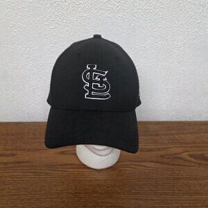 Mens Black St. Louis Cardinals Baseball Cap by New Era - Size Medium/Large